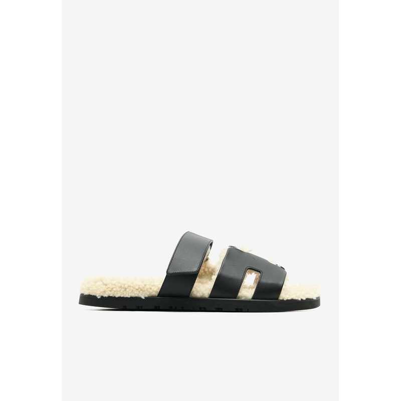 Chypre Sandals in Black Calfskin and Ecru Shearling