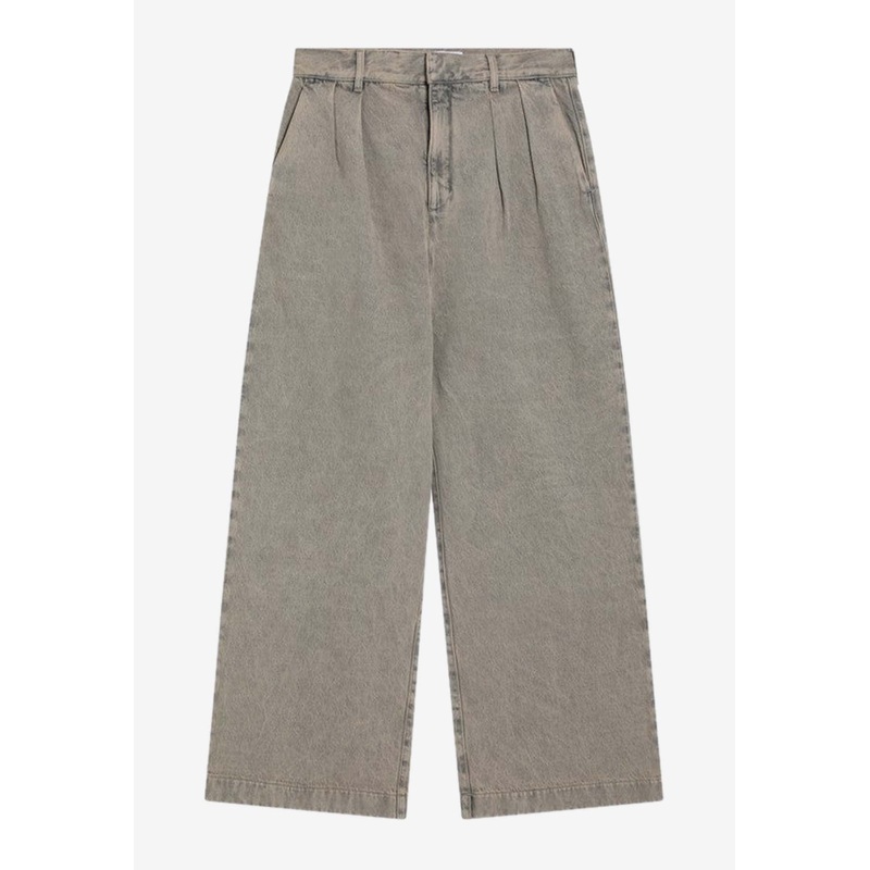 Wide-Leg Pleated Jeans