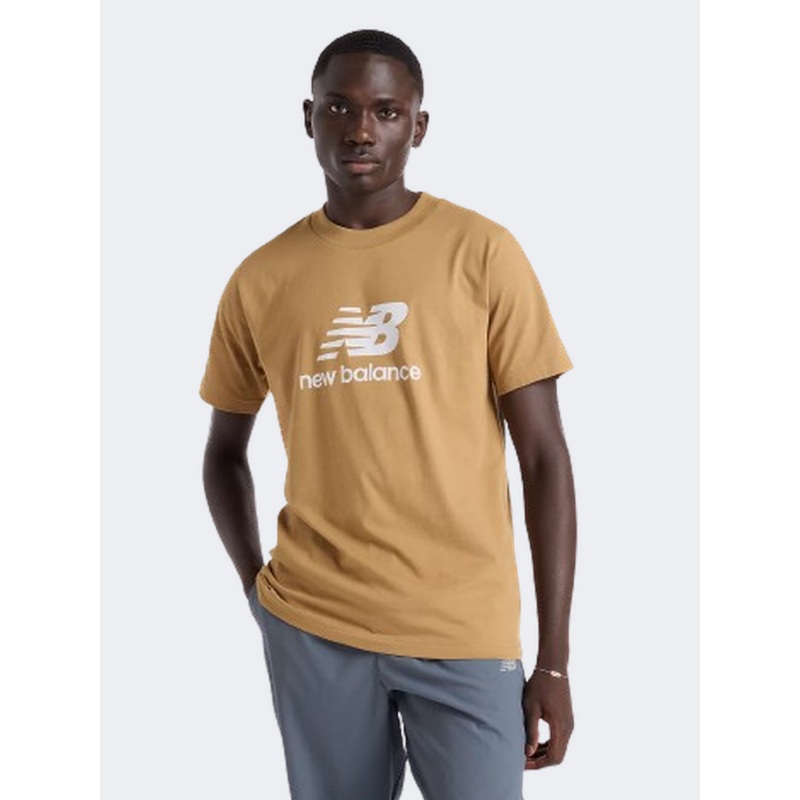 New Balance Essential Logo Men Lifestyle T-Shirt Great Plains