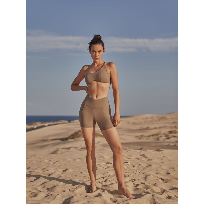Wiskii V-Waist Vigorous Women Sportswear Short Almond Butter