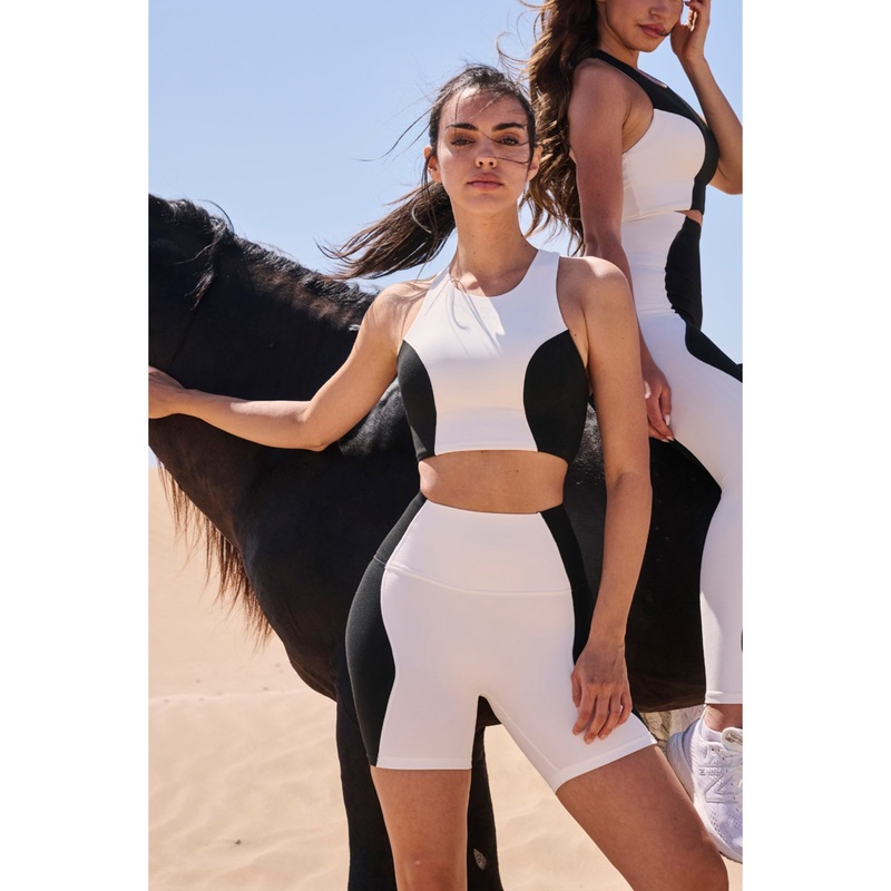 Wiskii High-Waisted Color-Block Women Sportswear Short Blackon Ivory