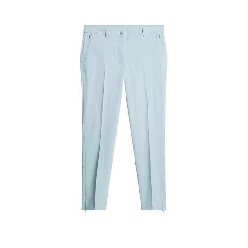 Pia Pant / Winter Sky